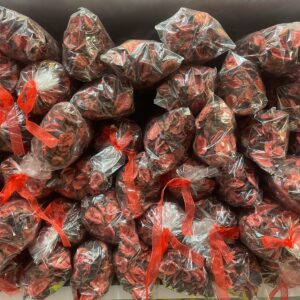 Pakette gül parçaları